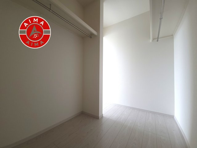 糟屋郡宇美町宇美中央1丁目第4-3棟（2号棟）の収納|洋服や大きな荷物が多い方や人数の多いご家族などは、一般的なクローゼットよりもウォークインクローゼットのほうが使い勝手が良いです。