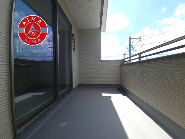 糟屋郡宇美町宇美中央1丁目第4-3棟（2号棟）のバルコニー|風をしっかりと感じられるバルコニーでは、毎日が洗濯日和です。広々としているので洗濯も楽しくなるでしょうし、気分転換にバルコニーからの眺めを楽しむのもいいでしょう。