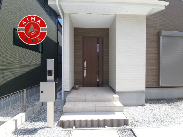 糟屋郡宇美町宇美中央1丁目第4-3棟（2号棟）の玄関|おでかけの時も帰った時も、「我が家」を最初に感じでもらえる素敵な空間に。