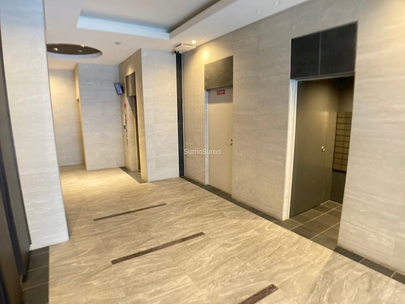 ル・マージュ新町のロビー