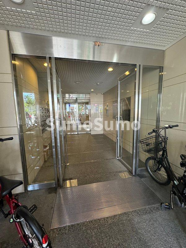 リヴィエール川西のエントランス