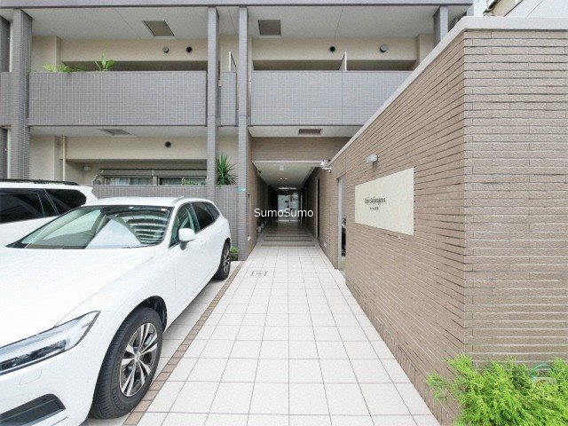 ルーエ桜川のエントランス|ゆとりのあるエントランスです