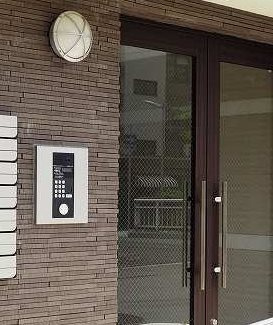 リバーサイド苅藻川のエントランス|清潔なエントランスです