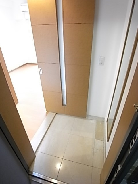 リーガル神戸三宮山手の玄関