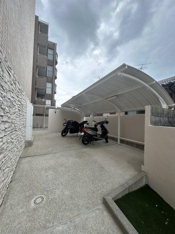 リブェール天城の駐車場
