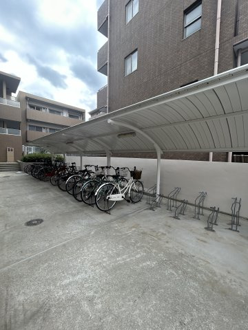 リブェール天城の駐車場
