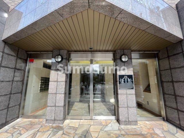 リーガル靱公園北のエントランス