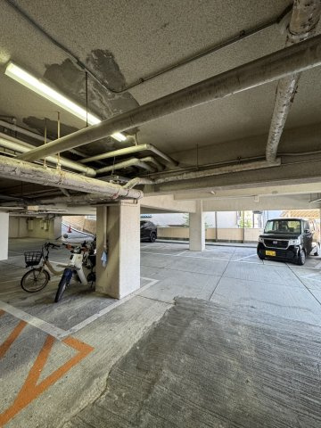 リアライズ高尾の駐車場