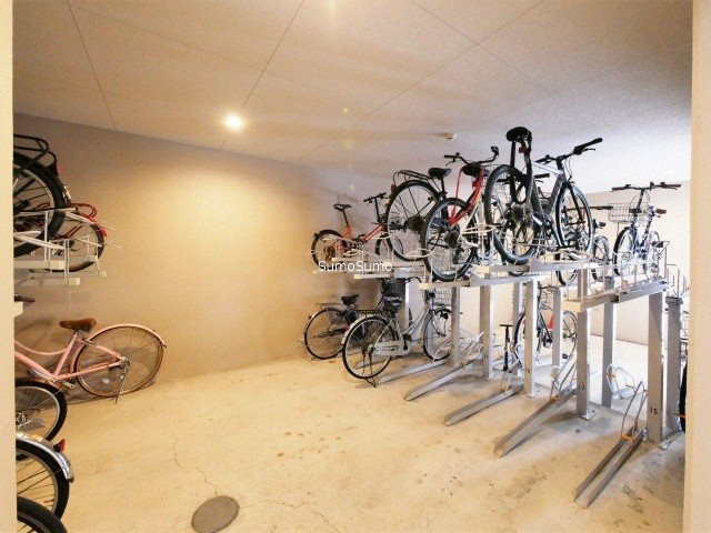 ルーエ桜川の駐車場