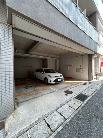 リバティー壱番館の駐車場