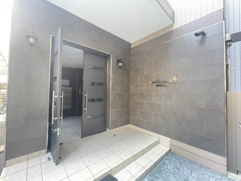 リーベル　クリサンスのエントランス|毎日通るエントランスはこのようになっています