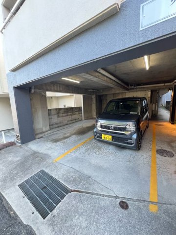 リアライズ上野通の駐車場