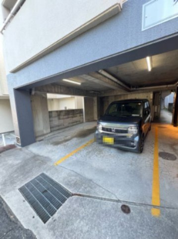 リアライズ上野通の駐車場