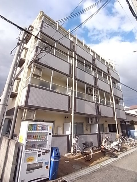 ルーブル西灘の外観