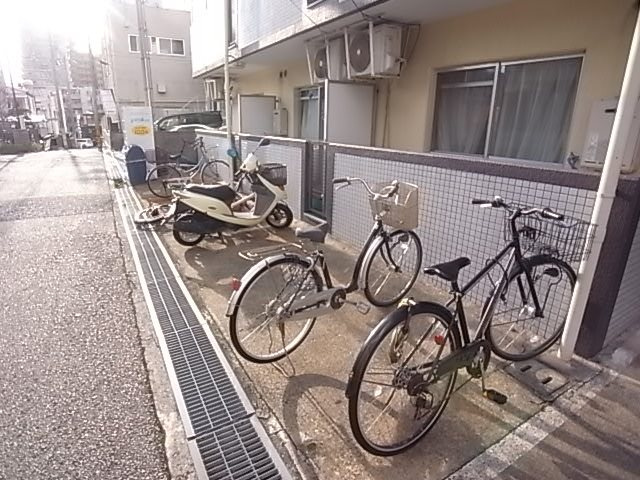 ルーブル西灘の外観
