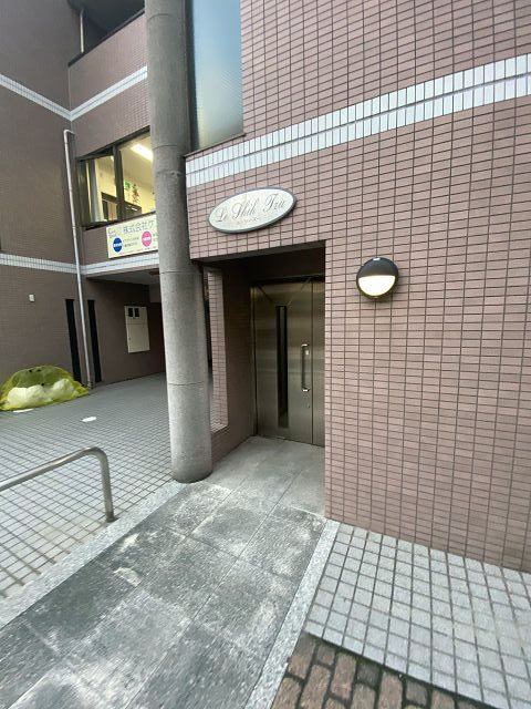 尼崎市七松町３丁目の賃貸マンションの外観