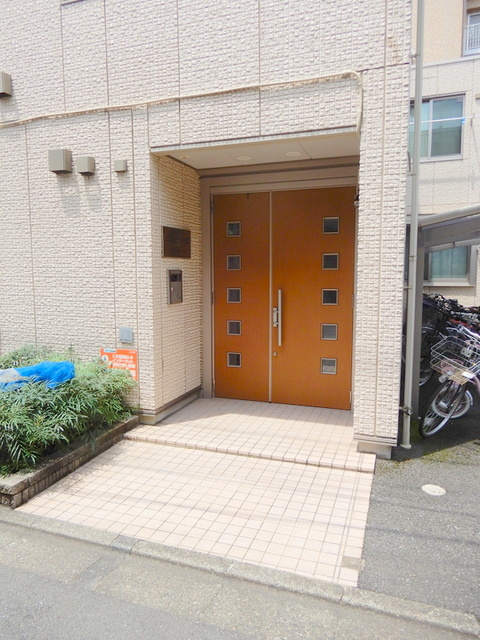 エクセラン大森のエントランス|オートロック付きマンション