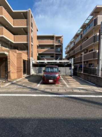 ル・ソレイユ須磨の駐車場