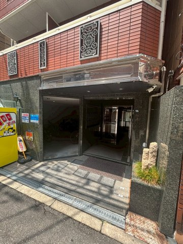 リバーライズ本町のエントランス