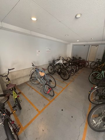 リバーライズ本町の駐車場