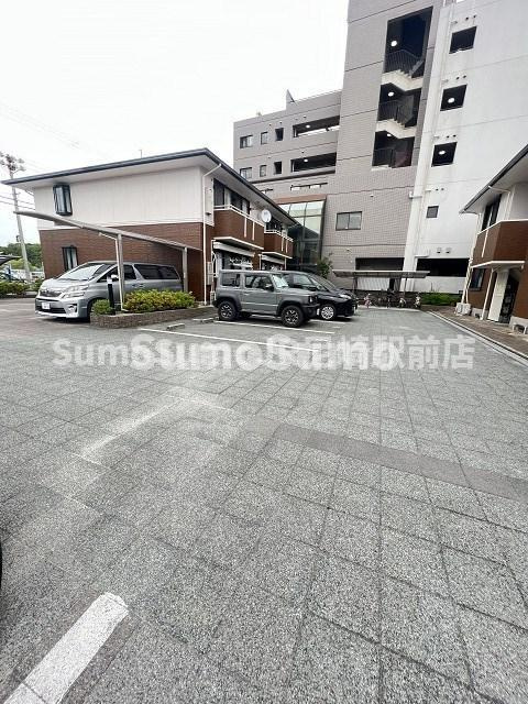 リバーパークコートの駐車場|駐車場に車を止められます