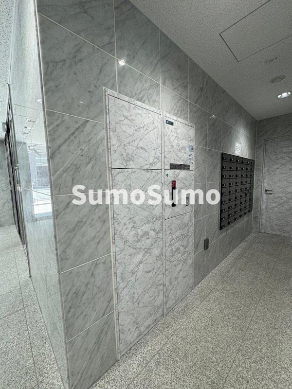 リーガル靱本町の外観