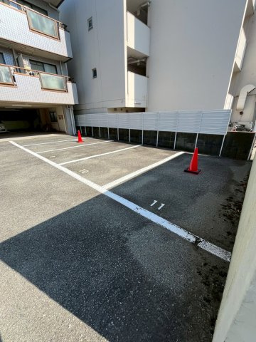 リッチライフ甲子園Ⅷの駐車場