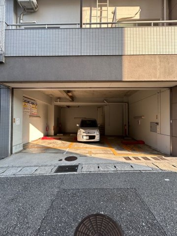 リバティー壱番館の駐車場