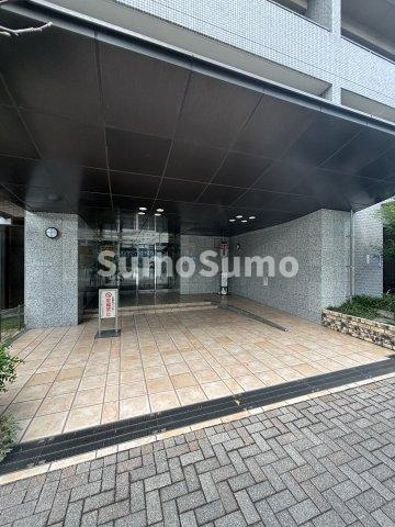 ルイシャトレ本町西のエントランス
