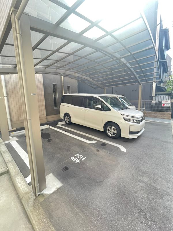 リーベル　クリサンスの駐車場|駐車場があるので、車を買う予定の方も安心です
