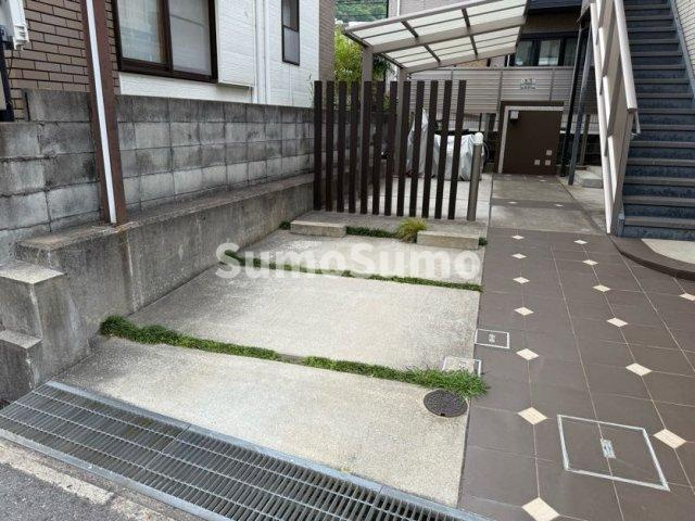 リンクス岡本の駐車場