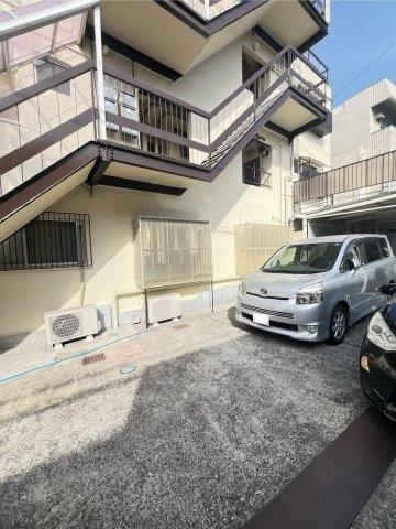 北町マンションの駐車場