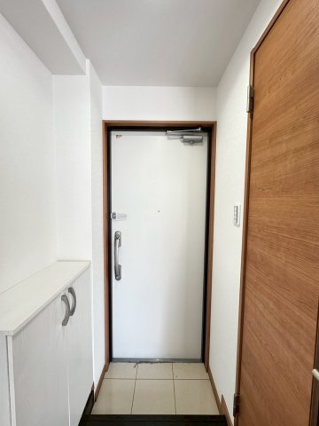 中天マンションの玄関