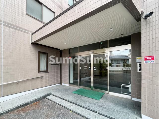 レジェンダリー甲子園のエントランス|落ち着いたエントランスです