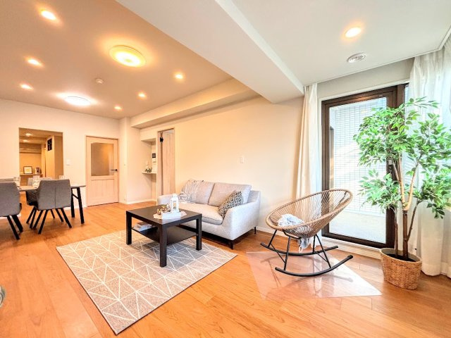 クレール丘の街　4号棟の居間・リビング|◆リビングは一日中太陽の光が射し込みます。家族が集まる空間は、自然と笑顔が溢れます！
