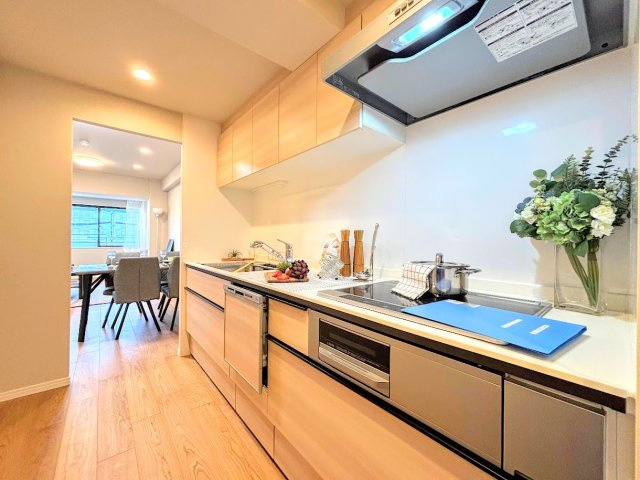 クレール丘の街　4号棟のキッチン|◆デザイン性と機能性を兼ね備えたキッチンです。リビングスペースとの一体感が生まれ、広々空間を演出してくれます。
