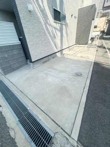 ワコーレヴィータ神戸灘SOUTHの駐車場
