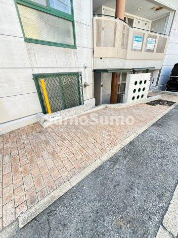 北野ハウスの駐車場