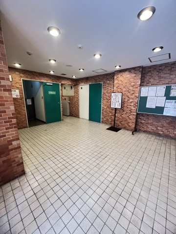 万葉ハイツ元町のエントランス