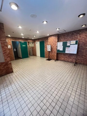 万葉ハイツ元町のロビー