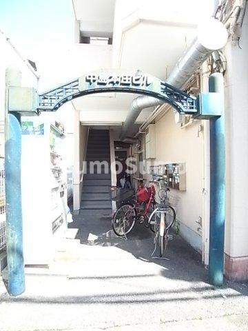 中島本庄ビルのエントランス