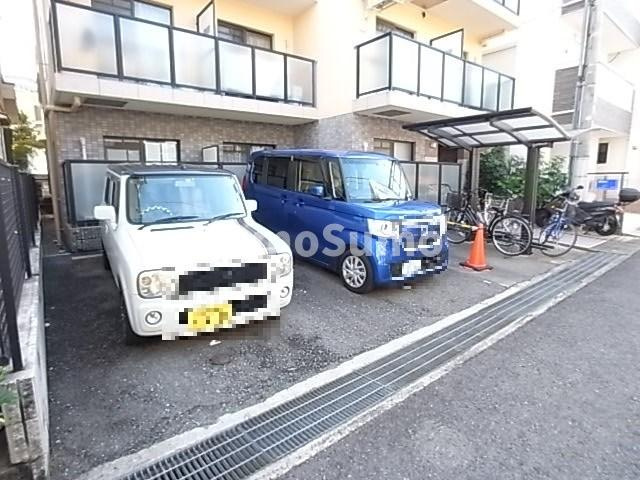 ルコントワール石屋川の駐車場