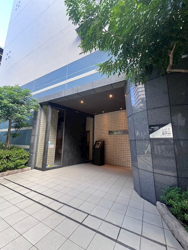 レジディア三宮東のエントランス