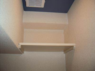 シティハウス夷川の内装|トイレ上部棚