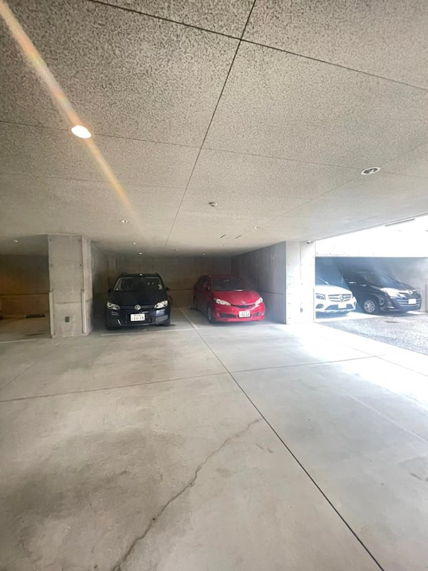 ワコーレ六甲道オービット1の駐車場