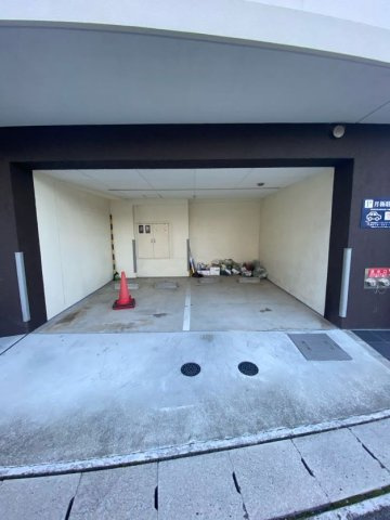 ワコーレヴィータ下沢通の駐車場