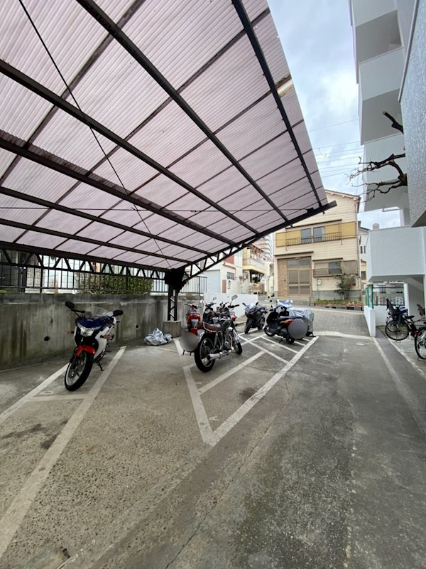 三富王子マンションの外観