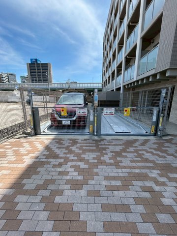 レジデンス神戸グルーブHarborWestの駐車場