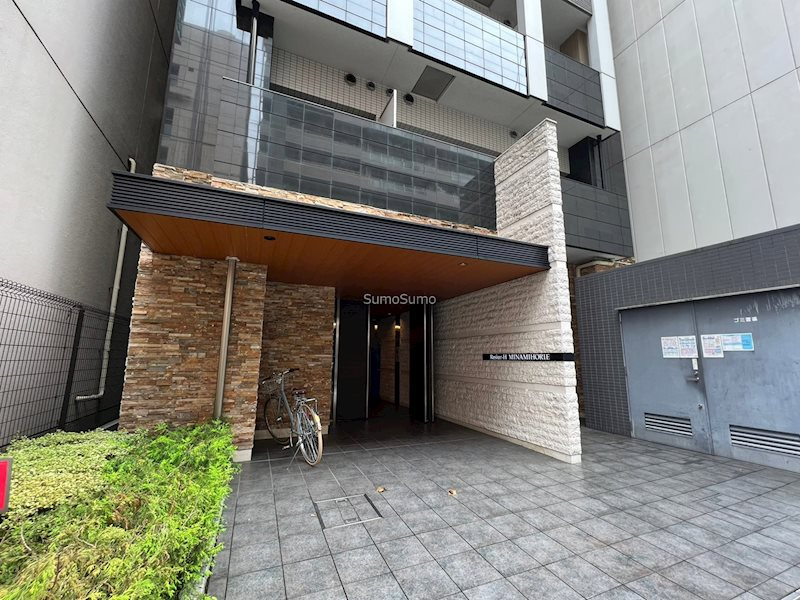 レジュールアッシュ南堀江のエントランス|清潔なエントランスです