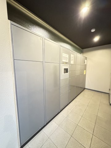 レジディア三宮東のロビー